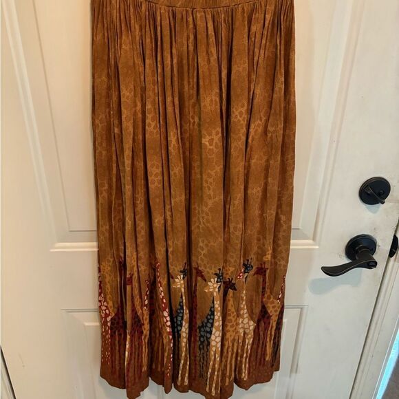 Brown Pleated Maxi Skirt with Giraffe Print - Picture 3 of 6
